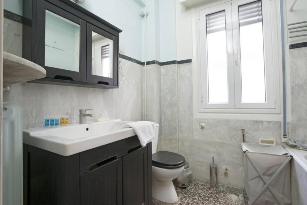Three Bedrooms Apartment At The Center Of Афины Экстерьер фото
