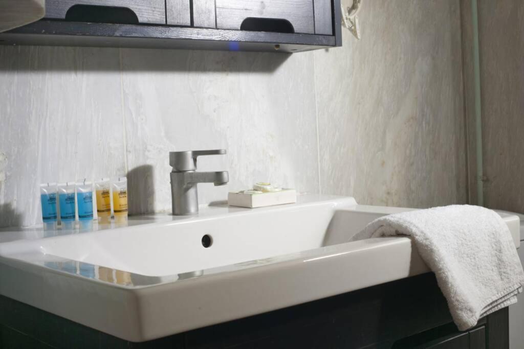 Three Bedrooms Apartment At The Center Of Афины Экстерьер фото